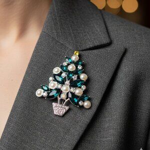 Vintage Avon Christmas Tree Pin